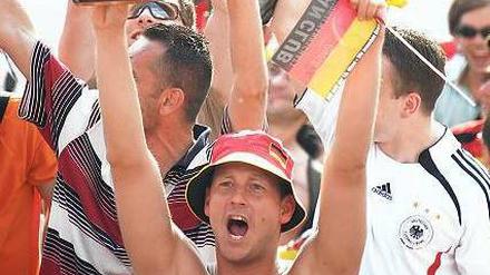 Shalalalalala. Deutsche Fans beim Singen.