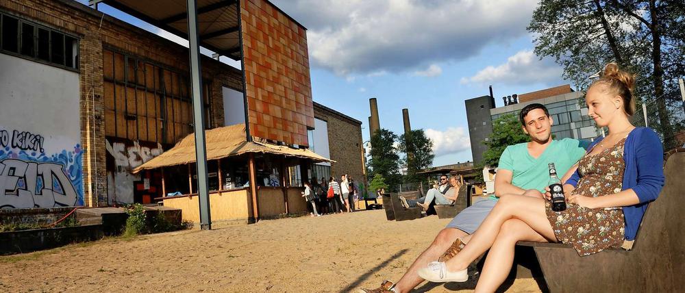 Bitte mit Beach. Das Kiki Blofeld ist gerade nach Oberschöneweide umgezogen.