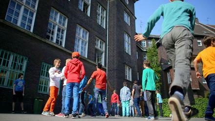 Auf Schulhöfen kann's schon mal lauter werden - schließlich sind viele Kinder unterwegs.