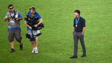 Auf den Spuren des Kaisers: Joachim Löw ist nach Franz Beckenbauer der nächste Weltmeister-Trainer Deutschlands.