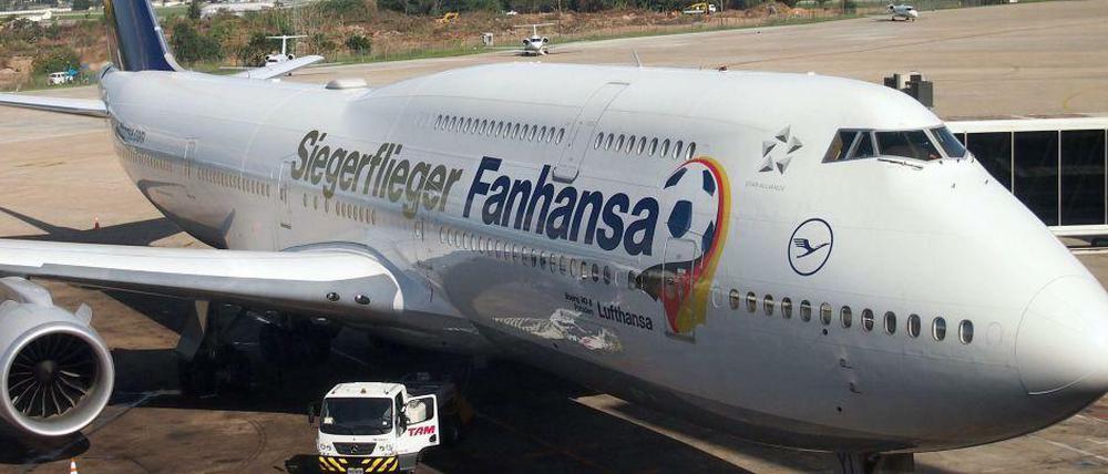 Der "Siegerflieger" steht bereit für die Rückkehr der Weltmeister. Von Rio de Janeiro geht es non-stop nach Berlin-Tegel.