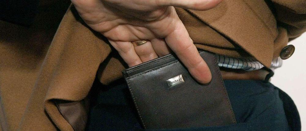 Taschendiebe haben in Bussen und Bahnen Hochkonjunktur.