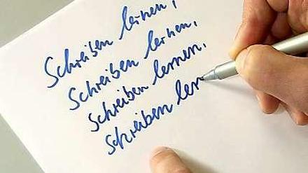 Rund 7,5 Millionen Erwachsene können hierzulande nicht richtig lesen und schreiben. Die meisten von ihnen sind berufstätig.