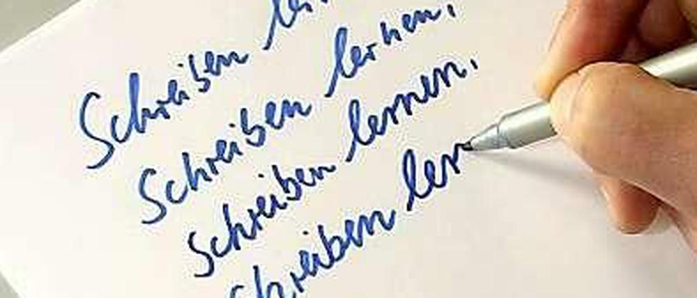 Rund 7,5 Millionen Erwachsene können hierzulande nicht richtig lesen und schreiben. Die meisten von ihnen sind berufstätig.