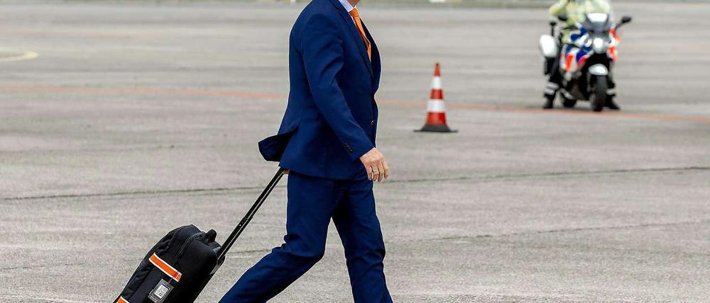 Weiter, weiter, immer weiter: Louis van Gaal auf dem Weg zu neuen Aufgaben.