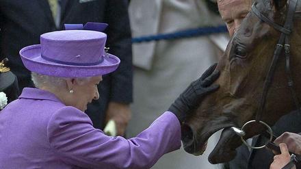 Die Queen und ihr Rennpferd Estimate, dessen Dopingtest positiv war.