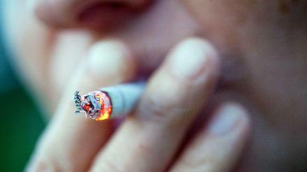 Der US-Zigarettenhersteller R.J. Reynolds Tobacco Company soll einem Gerichtsurteil zufolge der Witwe eines Kettenrauchers mehr als 23 Milliarden Dollar Schadenersatz zahlen. 