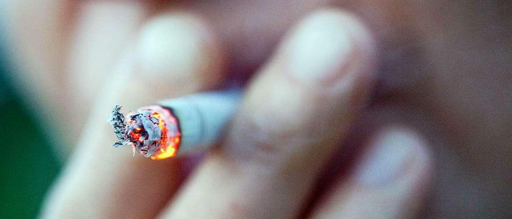 Der US-Zigarettenhersteller R.J. Reynolds Tobacco Company soll einem Gerichtsurteil zufolge der Witwe eines Kettenrauchers mehr als 23 Milliarden Dollar Schadenersatz zahlen.