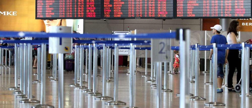 Leere Schalter statt Schlange stehen: Viele Flüge nach Ben Gurion wurden gestrichen.