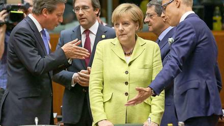 Bundeskanzlerin Angela Merkel beim EU-Gipfel im Kreis der Kollegen.