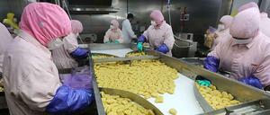 Fleischproduktion bei Husi Food in Schanghai - bevor die Behörden sie gestoppt haben. 