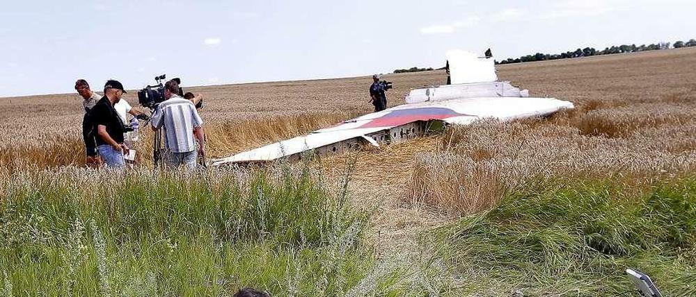Immer mehr Reporter gelangen zur Absturzstelle von MH17 in der Ukraine.