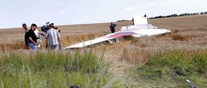Immer mehr Reporter gelangen zur Absturzstelle von MH17 in der Ukraine.