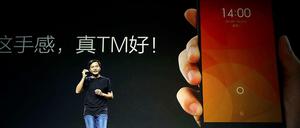 Xiaomi-Firmengründer Lei Jun hat in Peking sein neues Smartphone Mi4 vorgestellt.