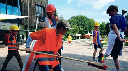 Ran an den Spaß. Im FEZ in der Wuhlheide heißt die diesjährige Ferienaktion „FEZitty“. Kinder gestalten dabei ihre eigene Stadt, dürfen mitarbeiten und mitregieren.