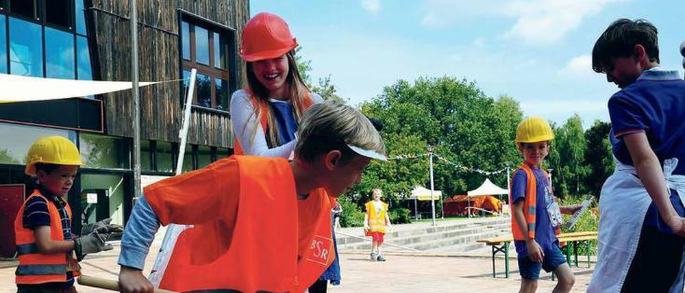 Ran an den Spaß. Im FEZ in der Wuhlheide heißt die diesjährige Ferienaktion „FEZitty“. Kinder gestalten dabei ihre eigene Stadt, dürfen mitarbeiten und mitregieren. 