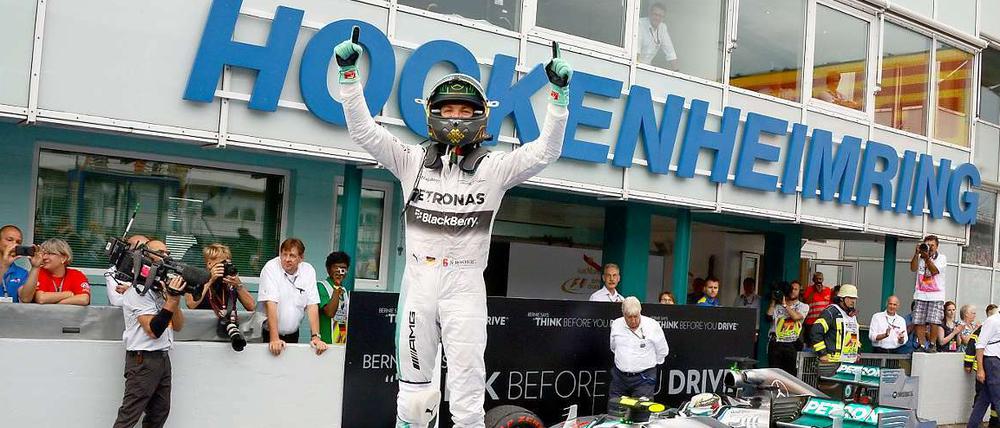 Immer wieder ich! Nico Rosberg demonstriert sein gewachsenes Selbstbewusstsein nach seinem Sieg am Heimring.