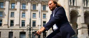 Grünen-Fraktionschef Anton Hofreiter auf seinem Fahrrad. Die Fahrbereitschaft des Bundestages nutzt er nur selten.