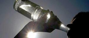 Gesund? Nicht unbedingt. Aber gesundheitsschädlich sind die natürlichen Mineralwasser trotz gelegentlicher Verunreinigungen auch nicht. 