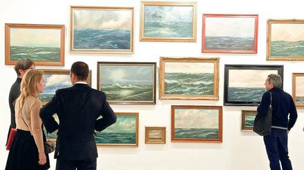 QUAL DER WAHL. Eine Szene auf der Kunstmesse Art Basel.