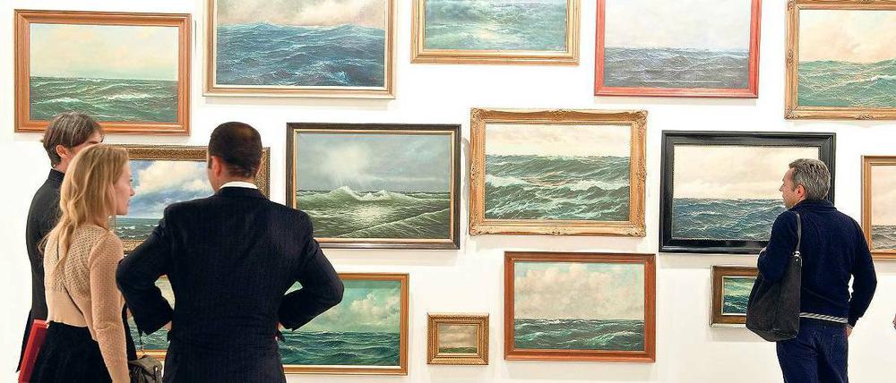 QUAL DER WAHL. Eine Szene auf der Kunstmesse Art Basel.