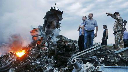 Grauen am Absturzort von Malaysia Airlines Flug MH17.
