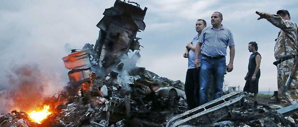 Grauen am Absturzort von Malaysia Airlines Flug MH17.