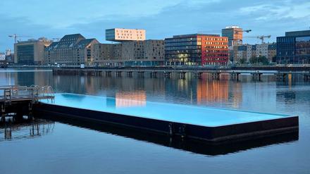 Direkt in der Spree: das Badeschiff in Treptow.