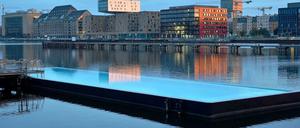 Direkt in der Spree: das Badeschiff in Treptow.