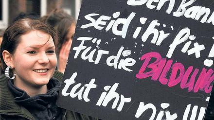 Langes Warten. Seit vier Jahren sind die Bafög-Sätze nicht mehr erhöht worden (hier eine Studentin beim Bildungsstreik 2009).