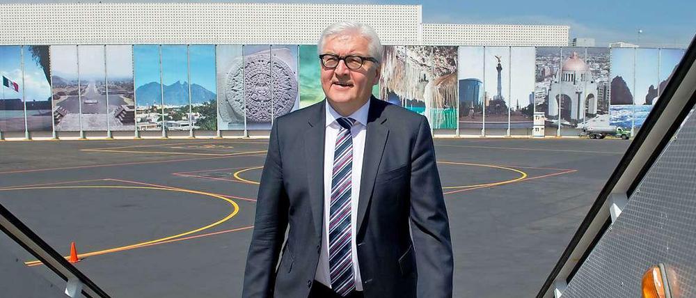 Außenminister Frank-Walter Steinmeier (SPD) steigt in Mexiko-Stadt in ein Flugzeug der Bundeswehr-Luftbereitschaft, das ihn zurück nach Berlin bringt. 