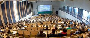 Warten auf die Erhöhung. Das letzte Mal stiegen die Bafög-Sätze im Jahr 2010.