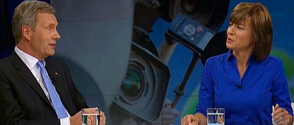 Ex-Bundespräsident Christian Wulff erklärt sich bei Maybrit Illner im ZDF.