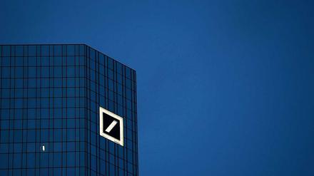 In den Türmen der Deutschen Bank denken Anshu Jain und Jürgen Fitschen darüber nach, wie sie wieder nach vorne kommen.