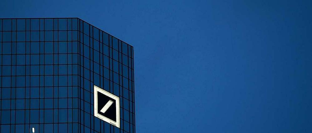 In den Türmen der Deutschen Bank denken Anshu Jain und Jürgen Fitschen darüber nach, wie sie wieder nach vorne kommen.