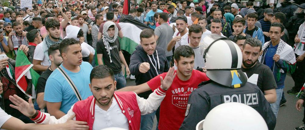 Angesichts des Gaza-Konflikts gab es in Berlin wiederholt pro-palästinensische Demonstrationen, bei denen antisemitische Parolen gerufen wurden.