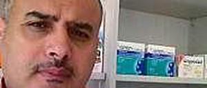 Yaser Alshrafi, Apotheker aus Spandau, bittet Bürger und Kliniken um Mithilfe dabei, schwerverletzte Kinder aus dem Gazastreifen zu retten. Helfer können Medikamente abgeben - und Krankenhäuser werden gebeten, Kinder gratis zu behandeln.