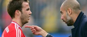 Pep Guardiola mit Mario Götze - der Trainer ist mit seinem Team zufrieden so wie es ist. 