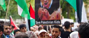 Welche Sprüche werden geduldet, gegen welche Parolen müssen und dürfen die Beamten vorgehen? Darum gibt es auch innerhalb der Polizei Streit.