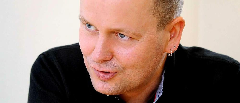 Präsent. Klaus Lederer (40) ist seit 2005 Landesvorsitzender der Linken, die damals noch PDS hieß. Der Jurist lebt mit seinem Mann in Prenzlauer Berg.