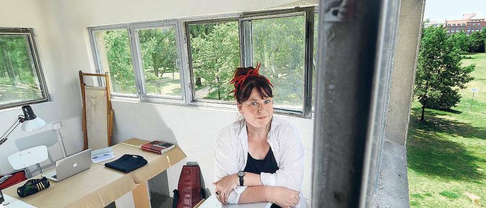 Türmerin von Treptow. Annett Gröschner hat ihren Schreibtisch im Wachturm aufgestellt.