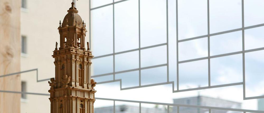 So könnte sie aussehen. Die Garnisonkirche mit dem knapp 90 Meter hohen Turm - hier ein Modell - war lange Zeit das höchste Gebäude Potsdams.