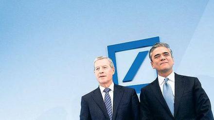 Schweres Erbe. Die beiden Co-Chefs der Deutschen Bank müssen noch mehr Geld für Rechtsstreitigkeiten zurücklegen.