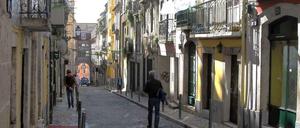 Eine Straße in Lissabon.