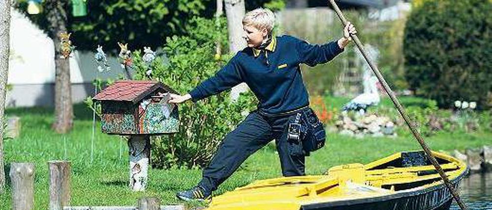 Zu teuer? Postchef Frank Appel findet, dass die Briefträger zu viel verdienen, und will jungen Kollegen künftig weniger zahlen.