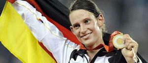 "Wenn ein Sportler am Ende des Monats seine Miete nicht zahlen kann, dann steht sein Erfolg beim Wettbewerb auf dem Spiel", sagt Lena Schöneborn. Die Moderne Fünfkämpferin engagiert sich für die geplante Sportlotterie. 
