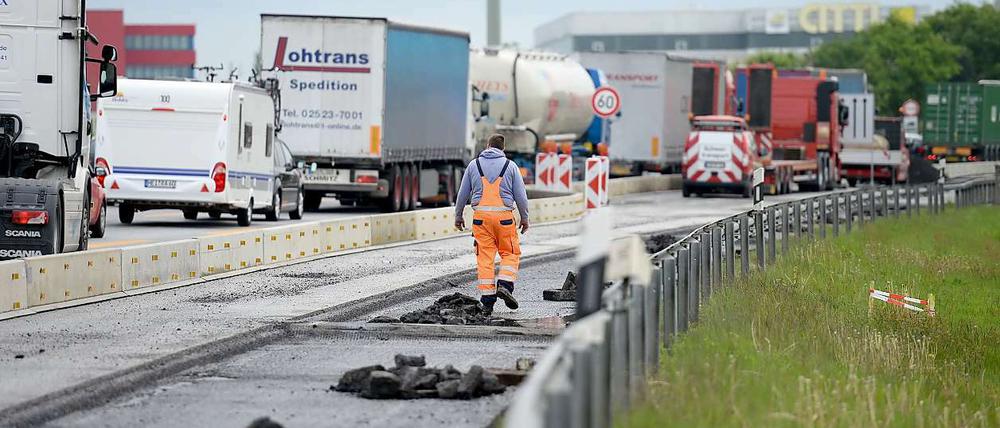 Stau auf der Autobahn 7 bei Hamburg.
