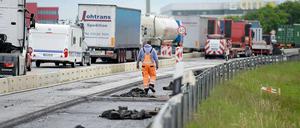 Stau auf der Autobahn 7 bei Hamburg.