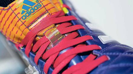 Ausgebremst. Gewinnwarnungen kommen bei Anlegern nie gut an. Die Adidas-Aktie bricht zeitweise um 16 Prozent ein.
