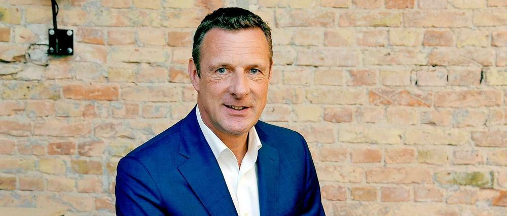 Niek Jan van Damme ist seit März 2009 Mitglied des Vorstands der Deutschen Telekom AG. Er verantwortet das Festnetz- und Mobilfunkgeschäft für Privat- und Geschäftskunden in Deutschland.